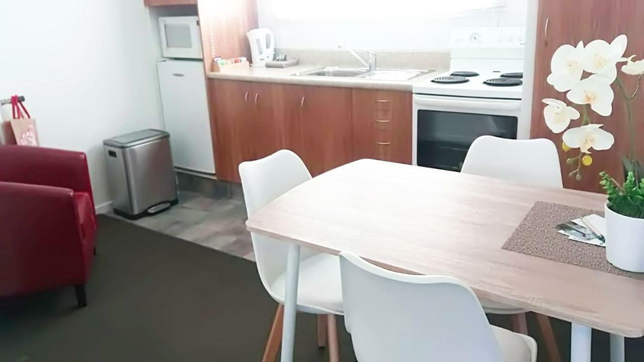 Almond Court Motel Александра Экстерьер фото